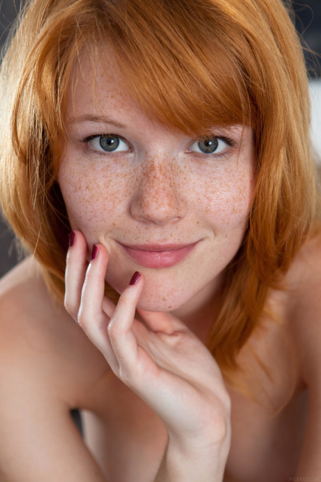 Czech teen Mia Sollis displays her fine freckled face & bald twat up close - #328919