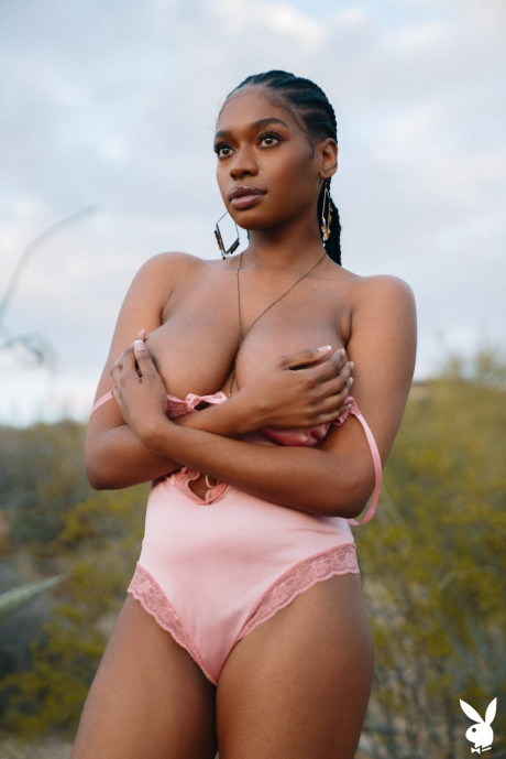 Ravishing black babe Nyla shows her juicy boobs in a pretty outdoor striptease - #921722