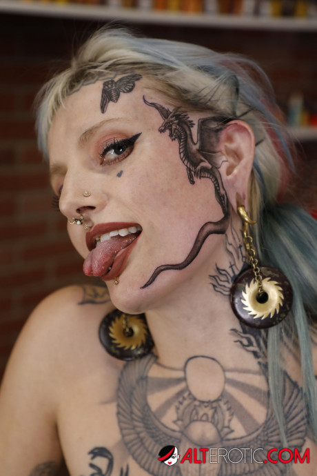 Platinum yellow-haired River Dawn gets sexed after receiving a face tattoo - #345607