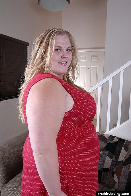 Pretty SSBBW Christina spreads her shaved pussy after stripping naked