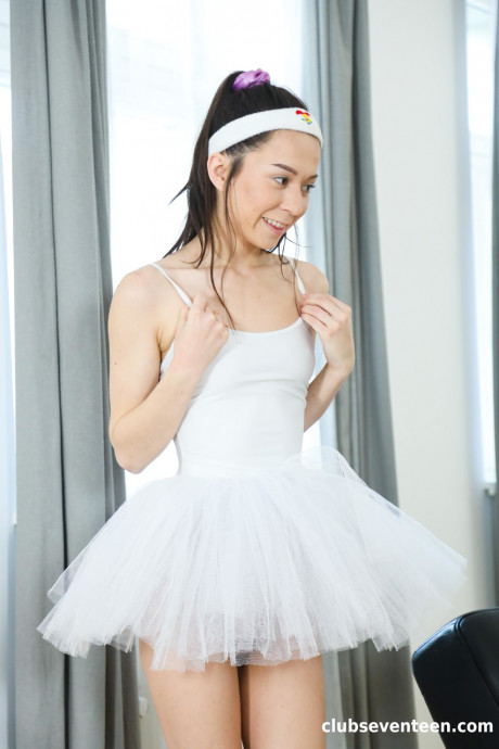 Fine teenage ballerina Ariel Grace getting dicked by her instructor - #449809