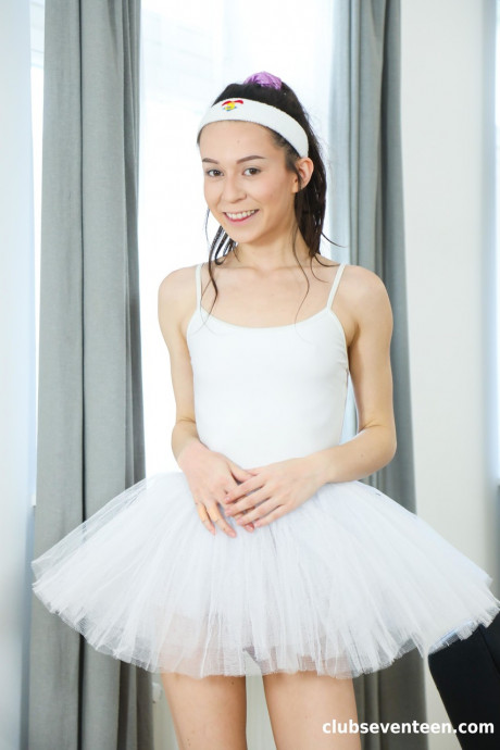 Fine teenage ballerina Ariel Grace getting dicked by her instructor - #449810