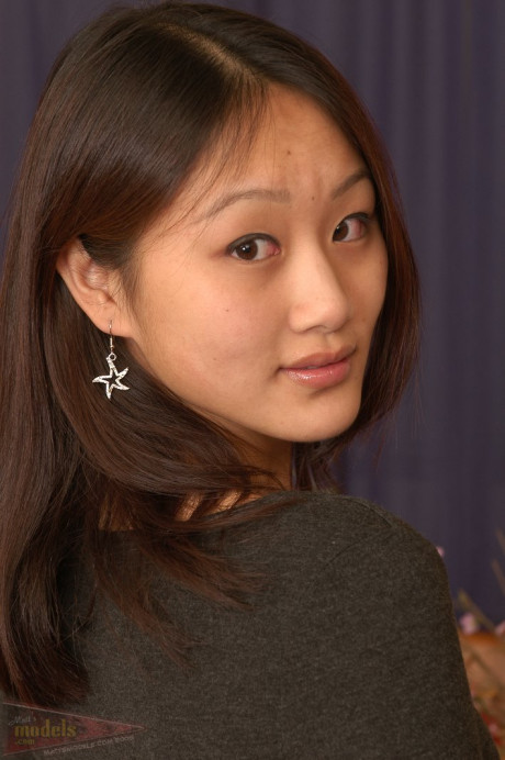 Chinese first timer Evelyn spreads her unprotected legs and labia lips too - #1355646