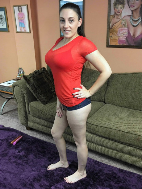 Chubby MILF Melanie Hicks toys with her dildos until she orgasms - #1321784
