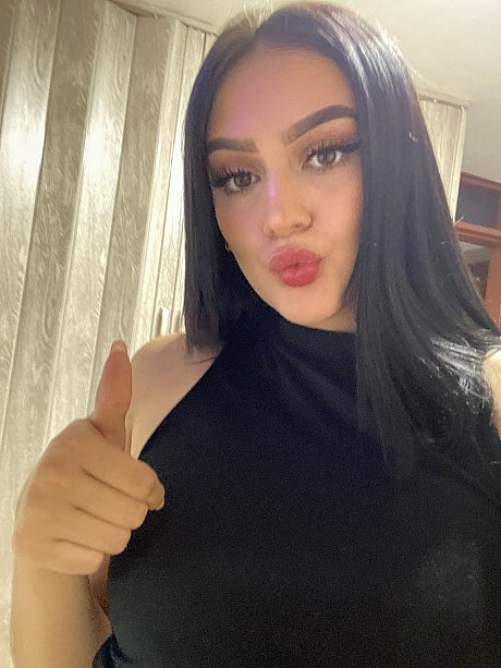 Stunning OnlyFans cam babe Karina Fernandez shows off her huge behind - Image 9 of 11  in Model category   featuring Karina Fernandez 