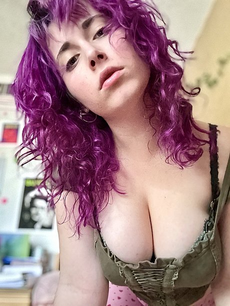 Lovely OnlyFans cam model Sam Squeebs teases with her pretty big breasts - Image 14 of 14  in Model category   featuring Sam Squeebs 