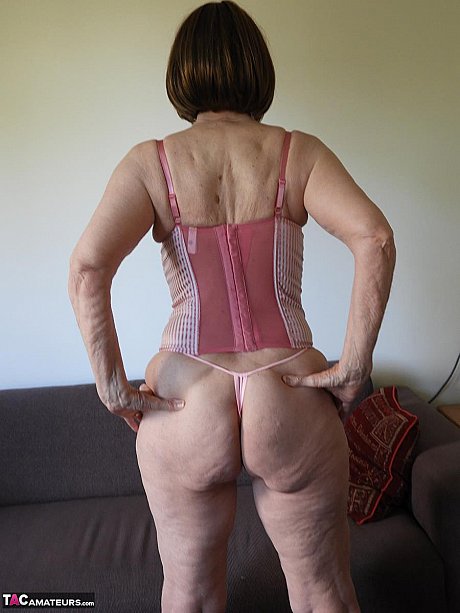 Old woman Kat Kitty discards her underwear before spreading her naked snatch - Gallery #20812