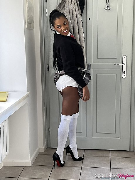 College Uniform featuring Ellie Luna, Sofi Vega XXX Porn Pics - Image 4 of 20  in Pantyhose category   featuring Sofi Vega, Ellie Luna 