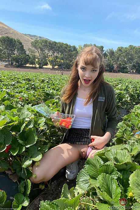 Teen with a giant behind Aliya Brynn shows off her inviting meaty twat up close - Image 2 of 20  in Pussy category   featuring Aliya Brynn 
