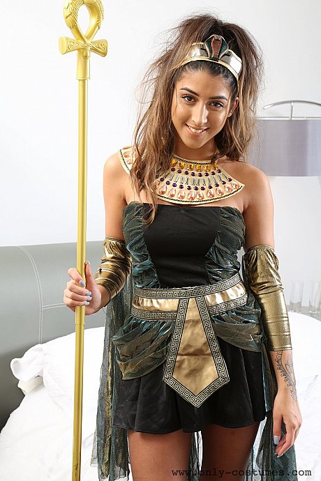 Only Costumes Alexa Campbell - Image 1 of 20  in Babe category   featuring Alexa Campbell 