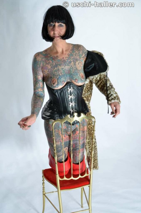Solo skank gf woman Tattoogirl Cleo gets nude in a leather waist cincher and long boots - #1221314