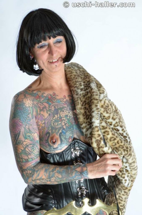 Solo skank gf woman Tattoogirl Cleo gets nude in a leather waist cincher and long boots - #1221316
