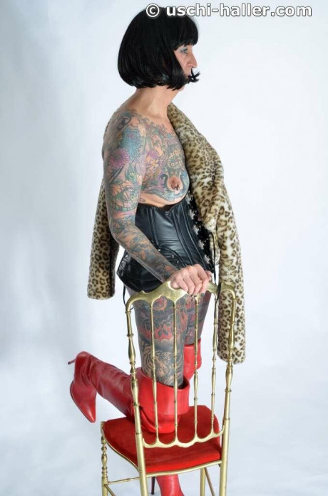 Solo skank gf woman Tattoogirl Cleo gets nude in a leather waist cincher and long boots - #1221317