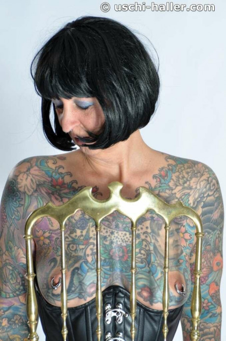 Solo skank gf woman Tattoogirl Cleo gets nude in a leather waist cincher and long boots - #1221318