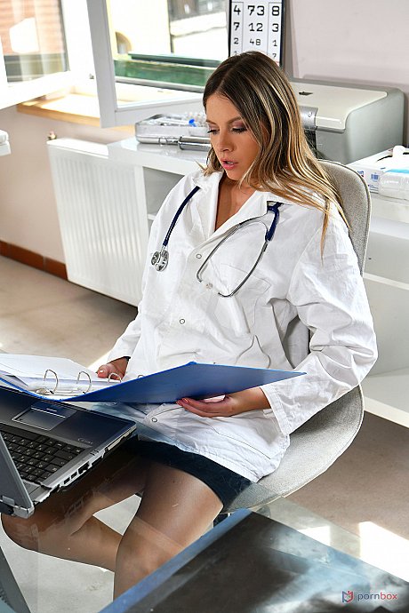 Porn World performed by Rebecca Volpetti naked Photos - Image 4 of 21  in Masturbation category   featuring Rebecca Volpetti 