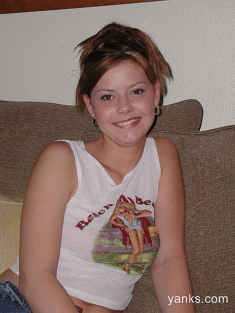 Petite lady girlfriend chick Kelly takes clothes off in five minutes exposing silky slit - Gallery #4376