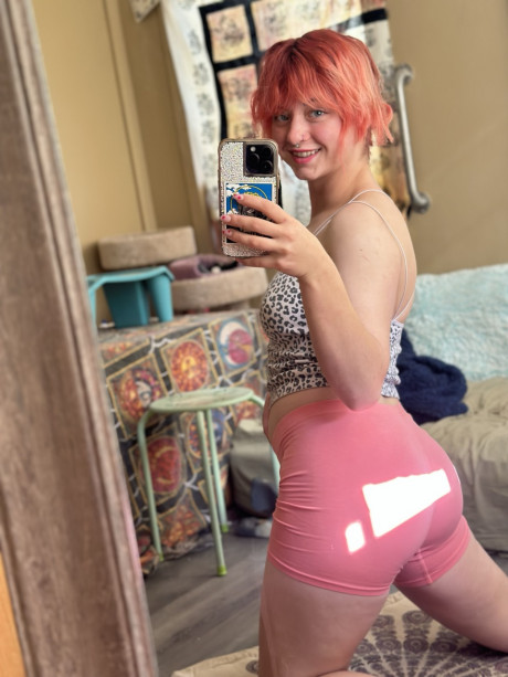 Pink-haired amateur whore red hair Abby poses dressed up in the mirror - #1048358