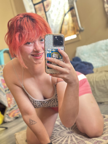 Pink-haired amateur whore red hair Abby poses dressed up in the mirror - #1048362