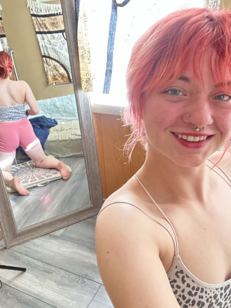Pink-haired amateur whore red hair Abby poses dressed up in the mirror - #1048366