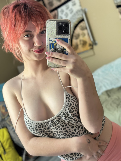 Pink-haired amateur whore red hair Abby poses dressed up in the mirror