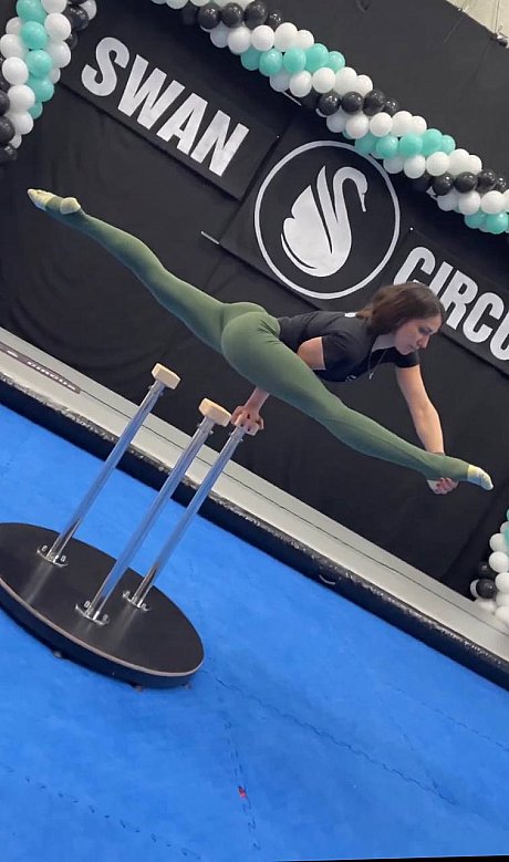 Cute babe Maria Bellarose shows off her large butt in a charming undies compilation - Gallery #40518