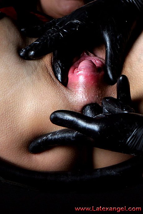 Dark-haired skank woman has her cunt and butthole fisted during latex play - Image 4 of 15  in Pussy category  