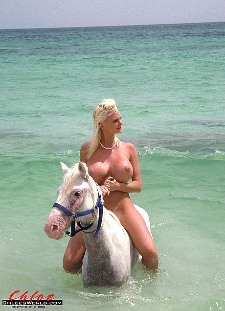 Blonde XXX porn pics
