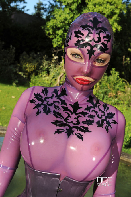 Wasp-waisted MILF Latex Lucy masturbates with her glass dildo outdoors - #1490659