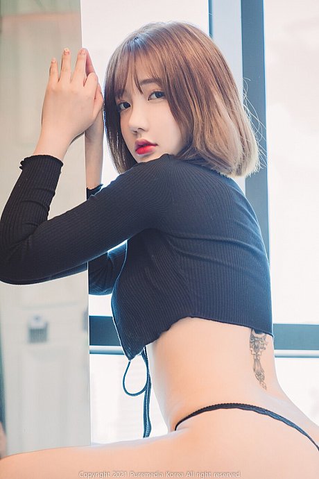 Beautiful South Korean ex-wife shows off her round behind and big melons - Image 4 of 10  in Spreading category  