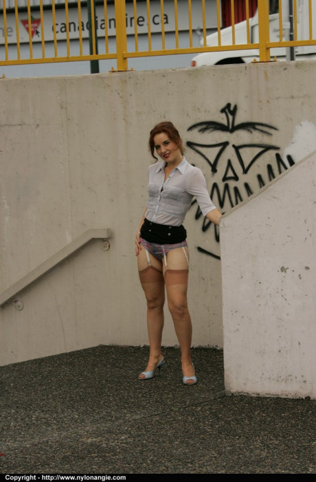 Mature woman kinky Angie takes a piss outdoors in retro pantyhose - #971351