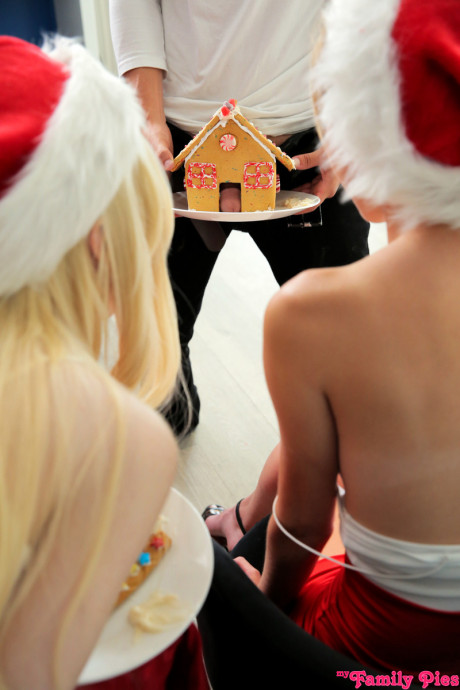 Fresh teen blondie exposes her enormous breasts before a fling with her step-siblings - #898856