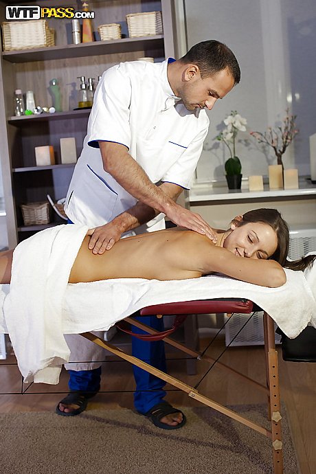 Tiny European bitch girlfriend woman Foxi Di receiving massage and snatch licking - Image 2 of 16  in Pussy category   featuring Foxi Di 