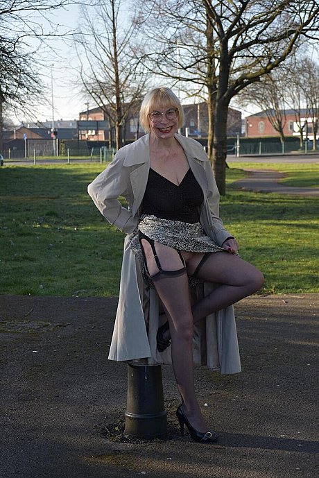 Older blondy Barby bitch exposes her breasts and pussy in public while wearing leggings