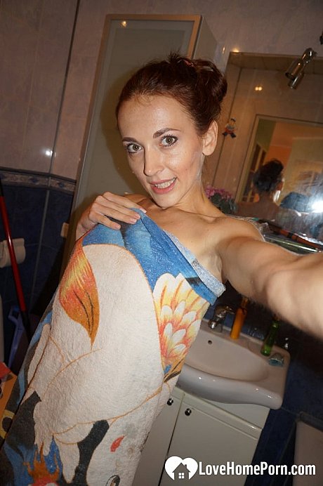 Thin babe shows her tiny breasts and her hairy pussy in a homemade selfie scene - Gallery #3034
