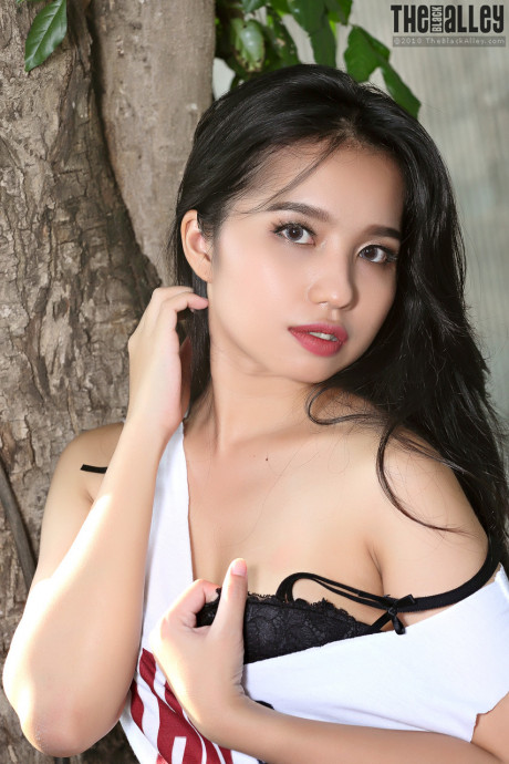 Oriental sweetie Norah gets totally undressed underneath a tree - #468867