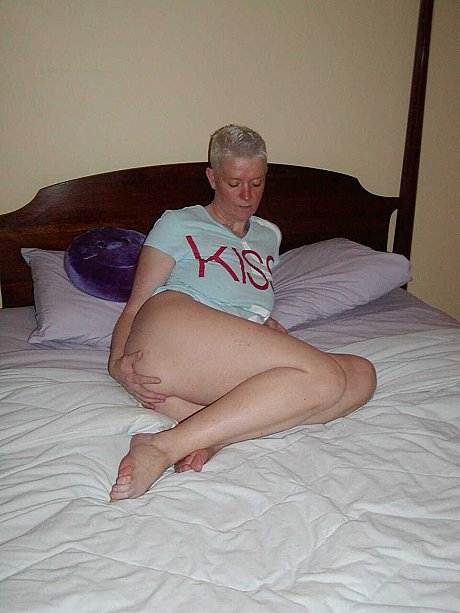 Older skank woman with short yellow-haired hair Tiffany Pearl gets undressed upon a bed - Image 5 of 16  in Pussy category   featuring Tiffany Pearl 