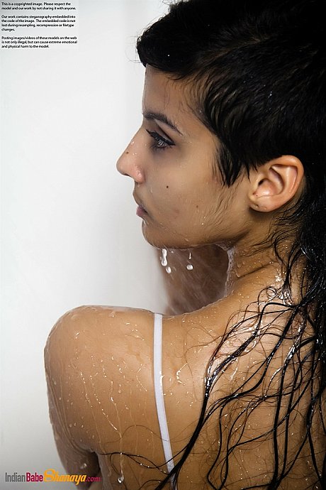 Indian solo chick girl woman takes off her wet dress to pose undressed in the bathtub - Gallery #23845