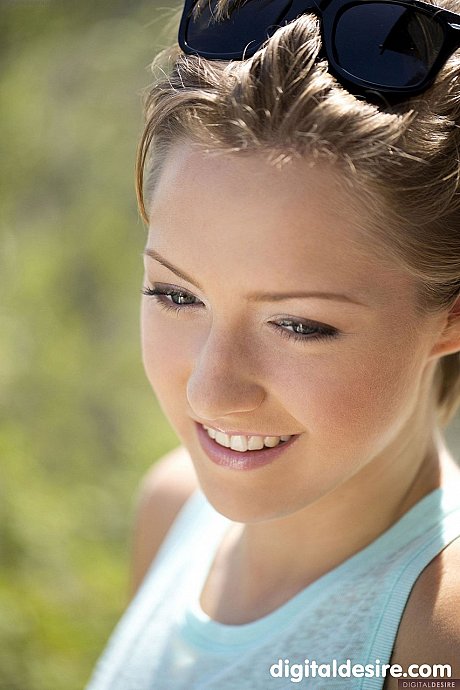 Ravishing babe Bailey Bae strips undressed and shows her trimmed cunt up close - Image 3 of 21  in Outdoor category  