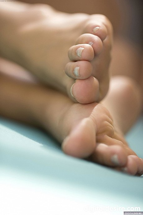 Ravishing babe Bailey Bae strips undressed and shows her trimmed cunt up close - Image 15 of 21  in Outdoor category  