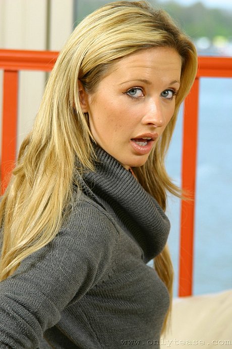 Porn Pics featuring Leah Sex Photos - Image 10 of 21  in Legs category   featuring Leah 