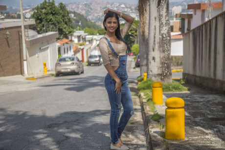 Cute hispanic teen Denisse Gomez flaunts her ravishing figure in jeans - #457968