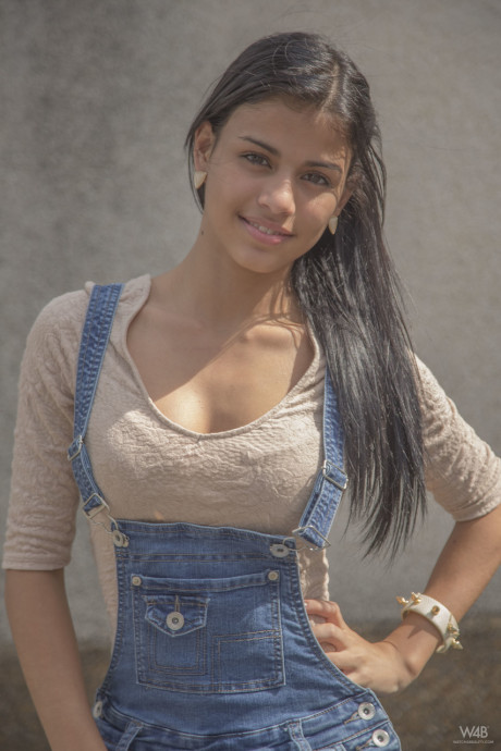 Cute hispanic teen Denisse Gomez flaunts her ravishing figure in jeans - #457976