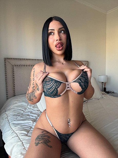 OnlyFans Leyla Amari performed by Leyla Amari Hot Pics - Image 2 of 20  in Model category   featuring Leyla Amari 