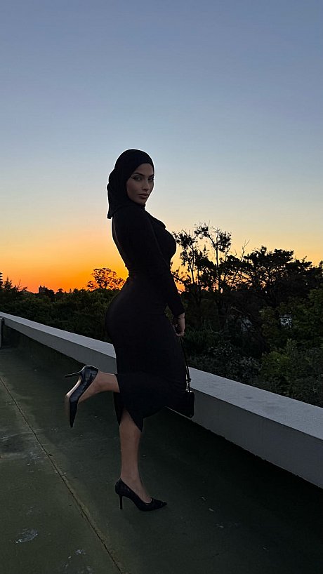 OnlyFans Leila Onyx XXX Gallery - Image 2 of 20  in Model category  