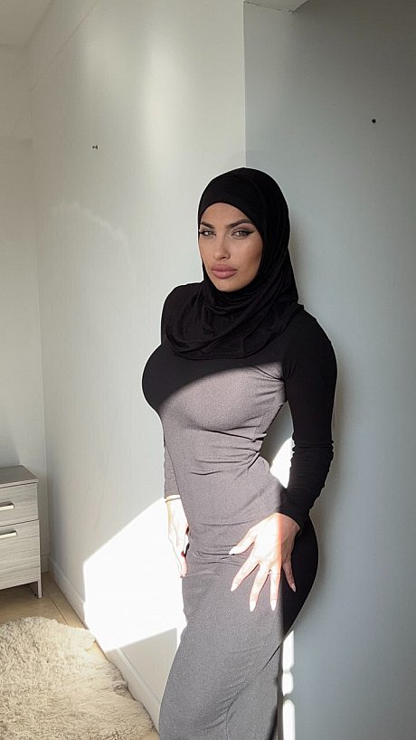 OnlyFans Leila Onyx XXX Gallery - Image 12 of 20  in Model category  