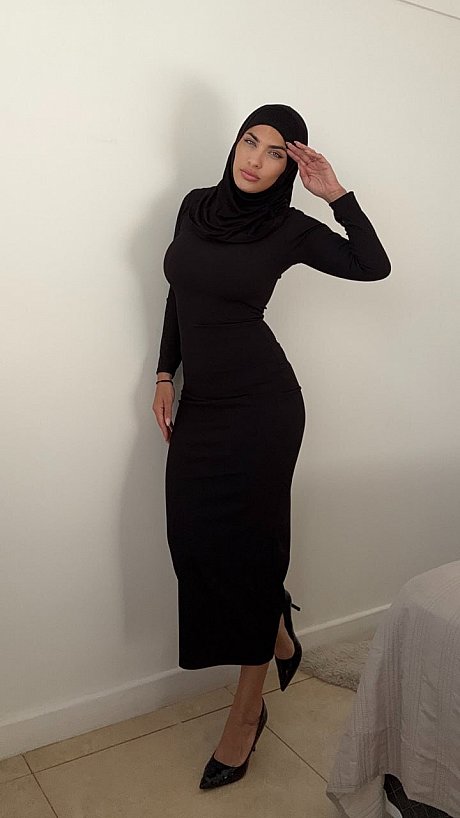 OnlyFans Leila Onyx XXX Gallery - Image 13 of 20  in Model category  