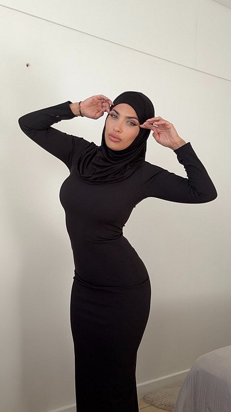 OnlyFans Leila Onyx XXX Gallery - Image 16 of 20  in Model category  