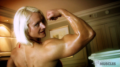 Slovenian bodybuilder Brigita Brezovac shows off her big biceps & cleavage - #818054