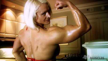 Slovenian bodybuilder Brigita Brezovac shows off her big biceps & cleavage - #818055
