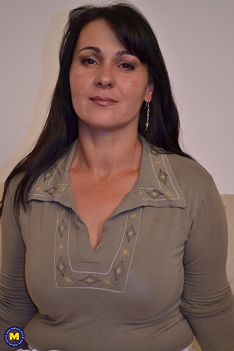 Amateur housewife Faith plays with her naturals and fingers her cunt - Image 1 of 20  in Nipples category   featuring Faith 